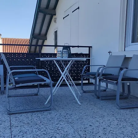 L'ocean Pour Voisin, 3 Etoiles Pour 5 A 6 Pers, Dans Maison, Terrasse 34metres Carres A 1500 M Feriehus *